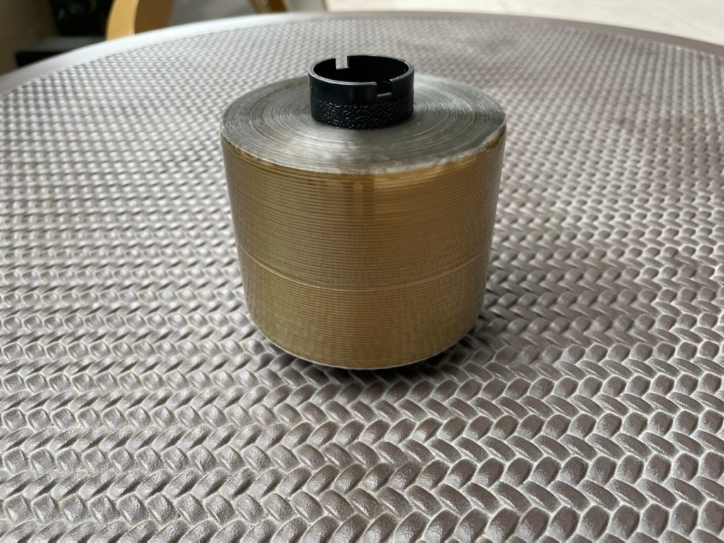 Máquina para envolver celofán con cinta rasgable